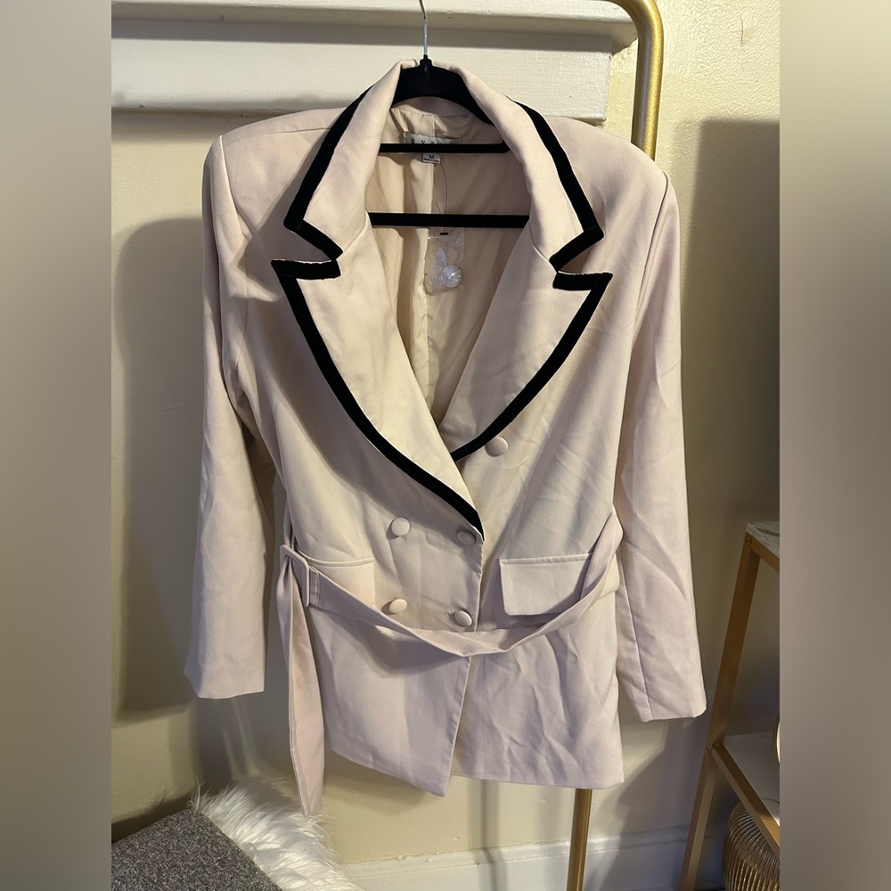 Cream oversized blazer with black velvet trim - medium